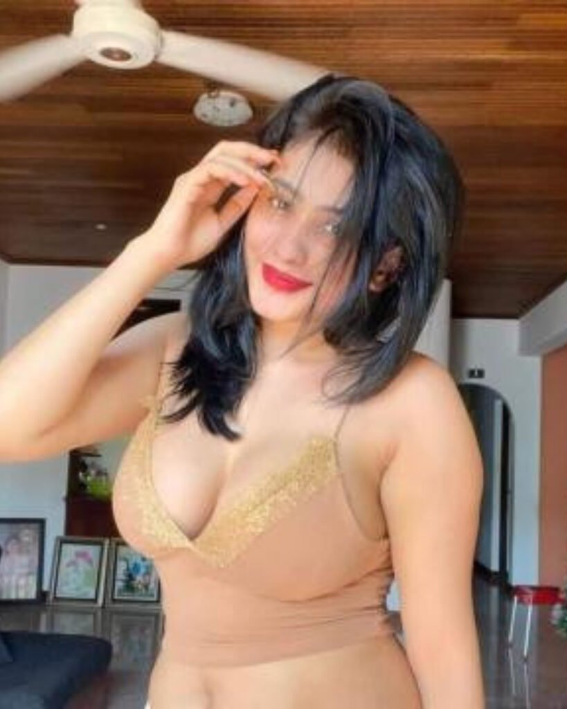 Chennai Call girls, One busty sexy girl is in greamy dress